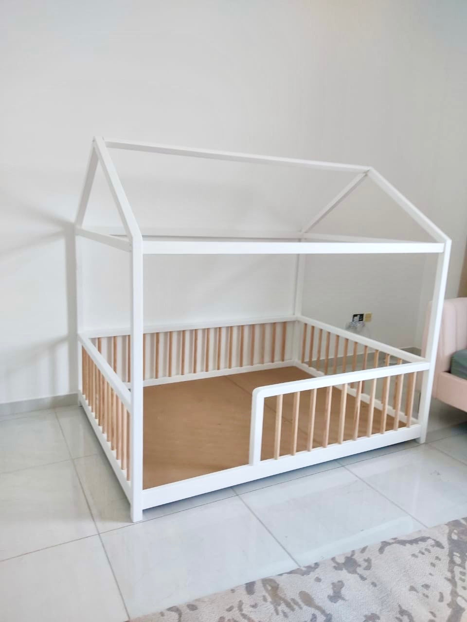 Noora - House Floor bed- Round rails