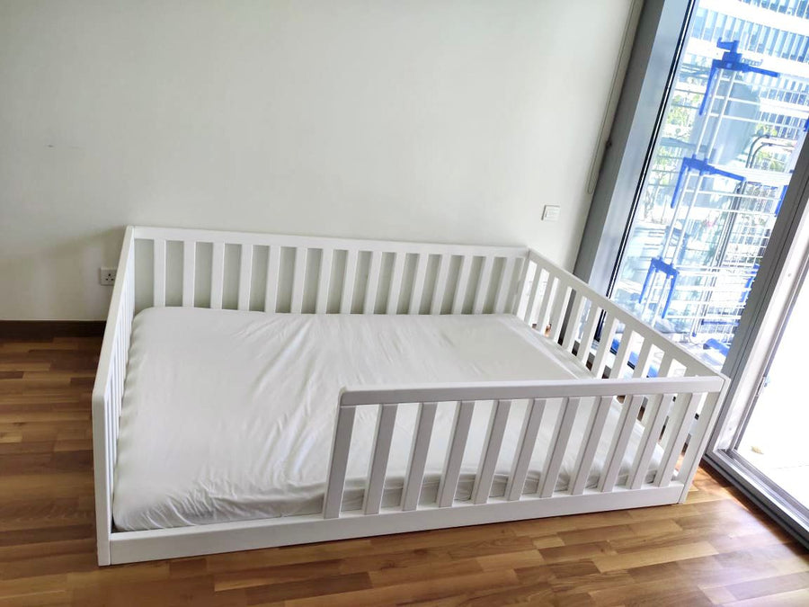Maya - Montessori floor bed with Square Rails