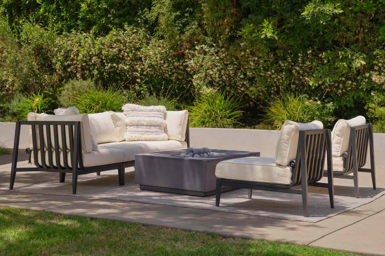 Elevate Your Space with Stylish Garden Furniture: Ideas and Inspiration