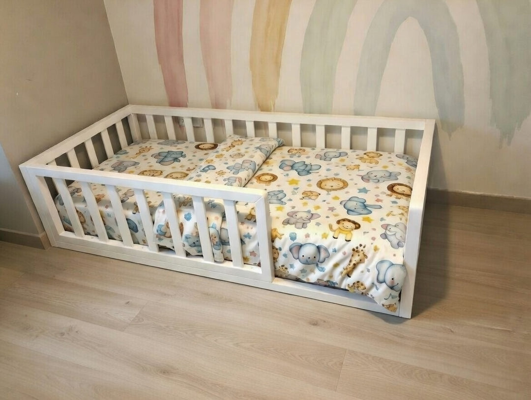 Maya - Montessori floor bed with Square Rails